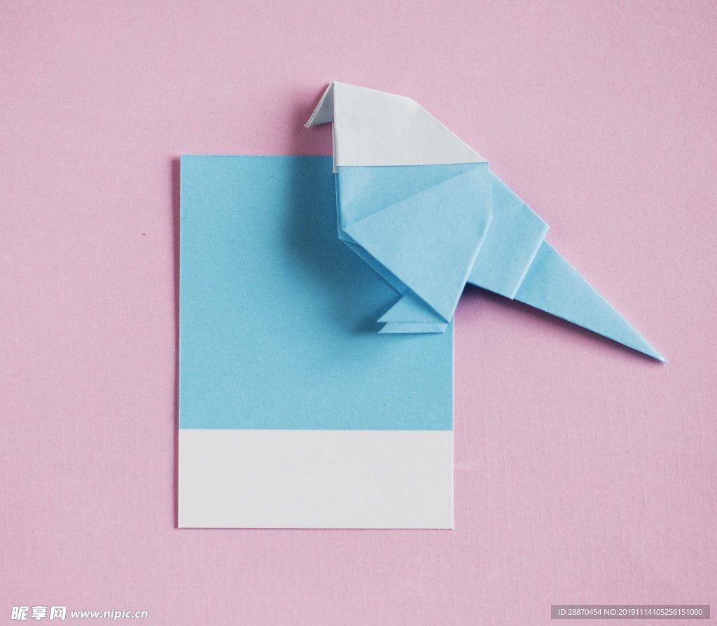 被折叠的纸鸟