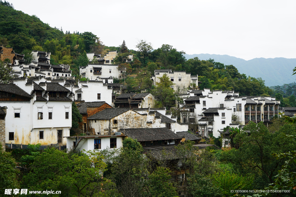 婺源篁岭的徽派建筑村落