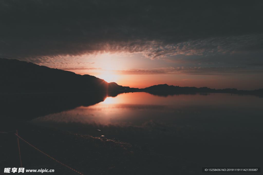 河水夕陽天空云彩風景
