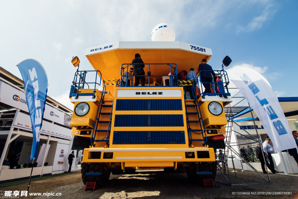 汽車 工程車 天空 云彩