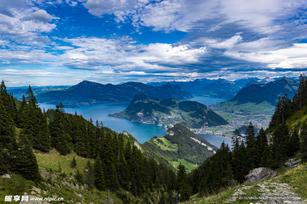 群山 河流 天空  云彩 風景