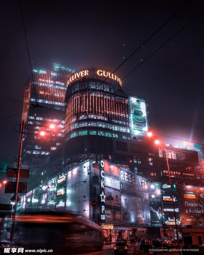 燈火通明的建筑物