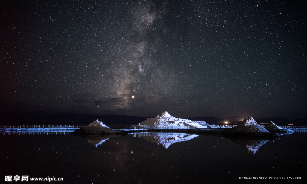 茶卡盐湖的银河