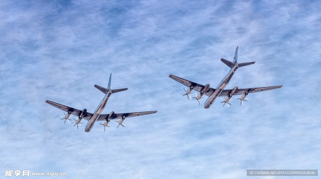 飛機(jī)天空云彩飛行
