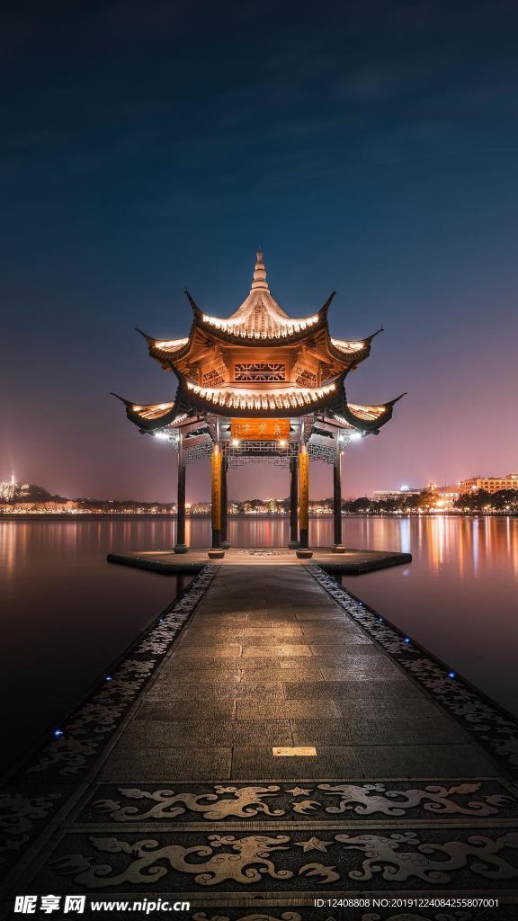 湖中亭
