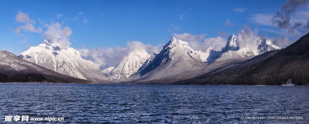 雪山 湖