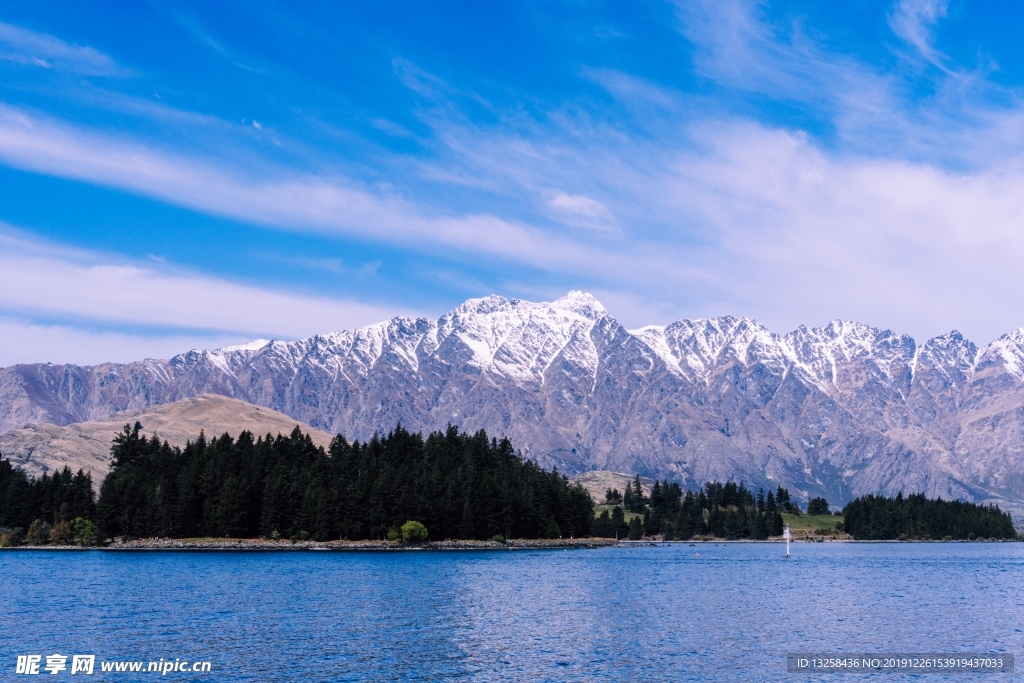 群山天空云彩湖泊風景