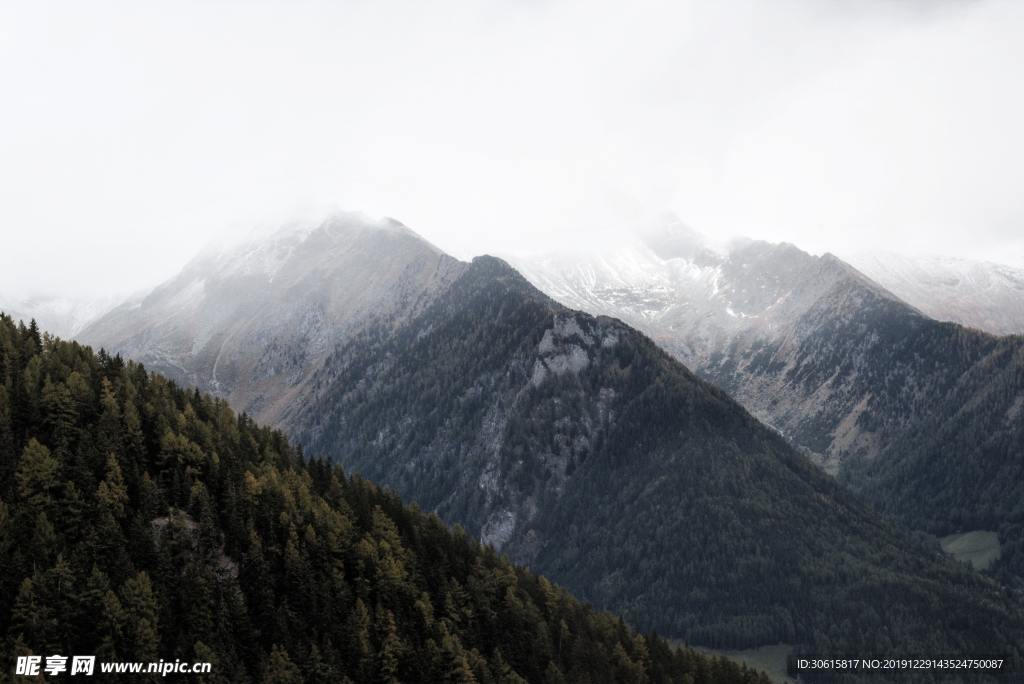 水墨山