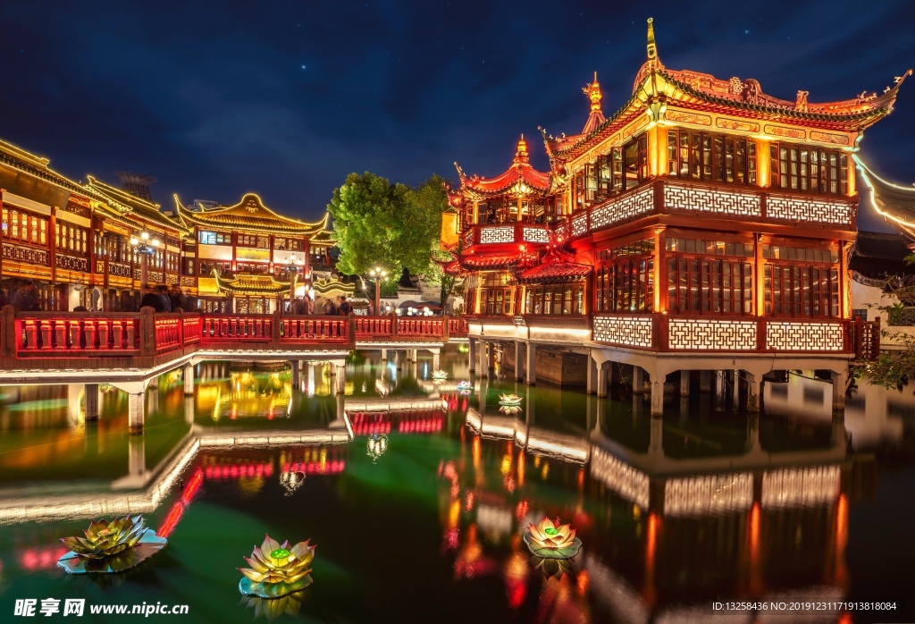 亭臺樓閣夜景燈光