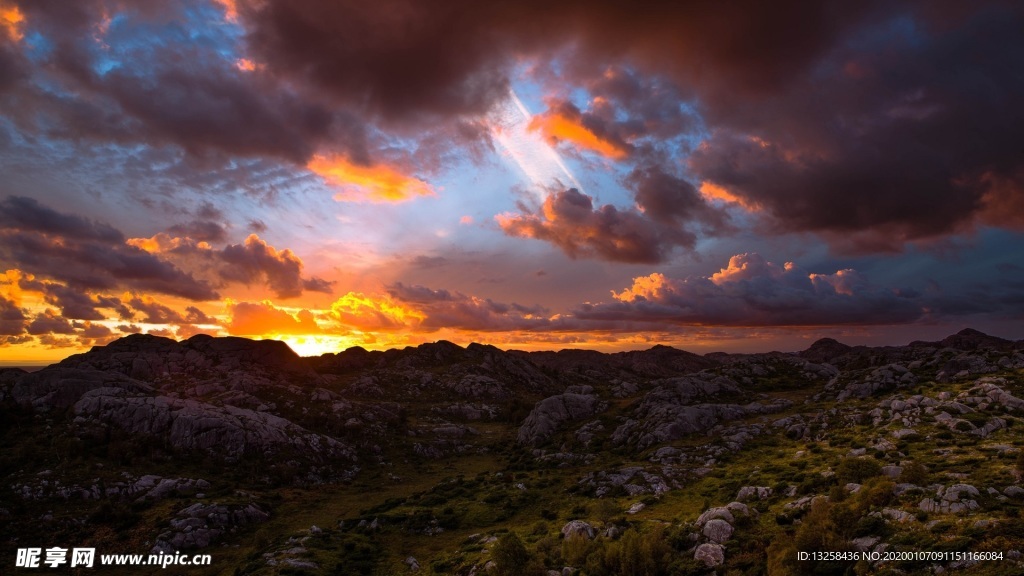 群山夕陽天空云彩風景