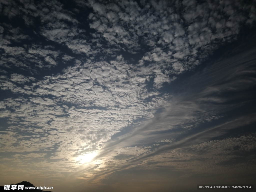 陽光下的天空