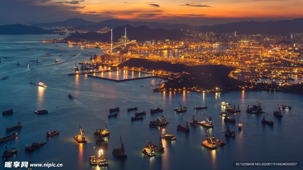 城市夜景燈光風景大海