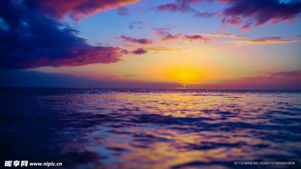 大海天空云彩夕陽風(fēng)景