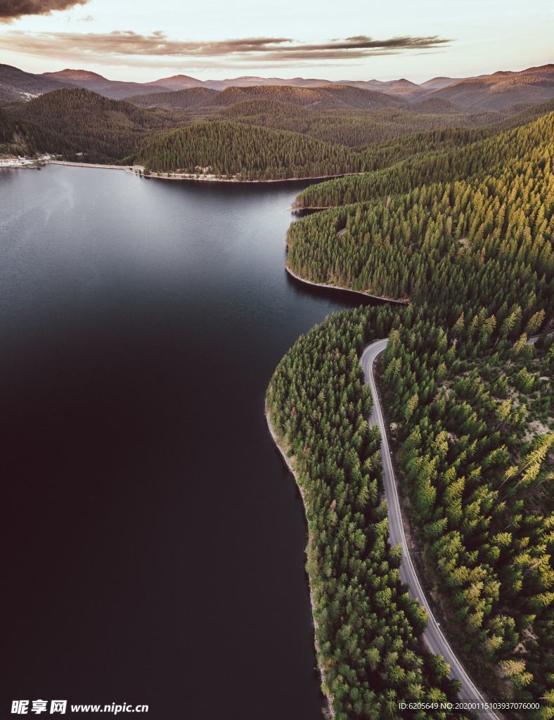 山水森林湖泊風景