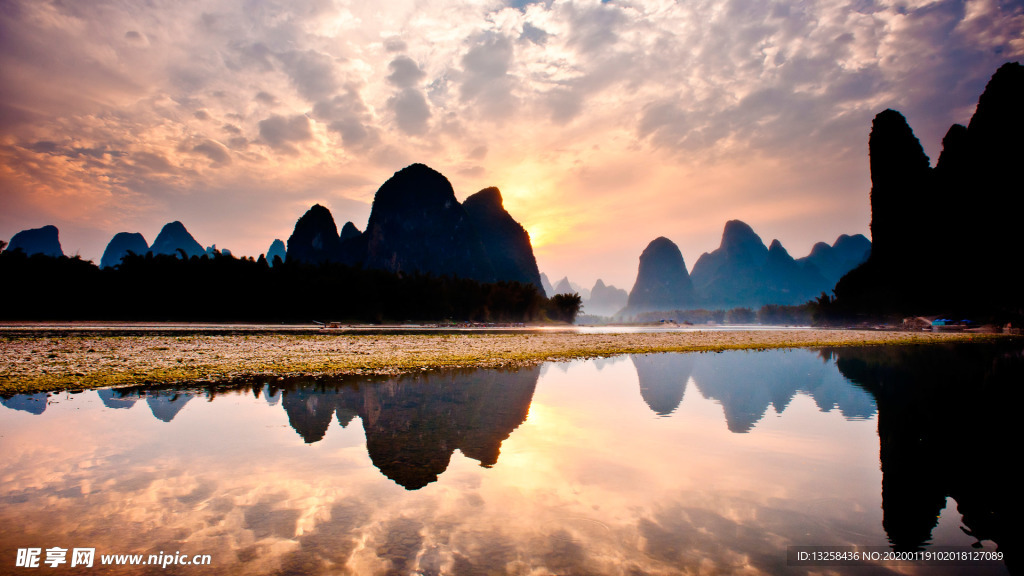 群山河水天空云彩風景
