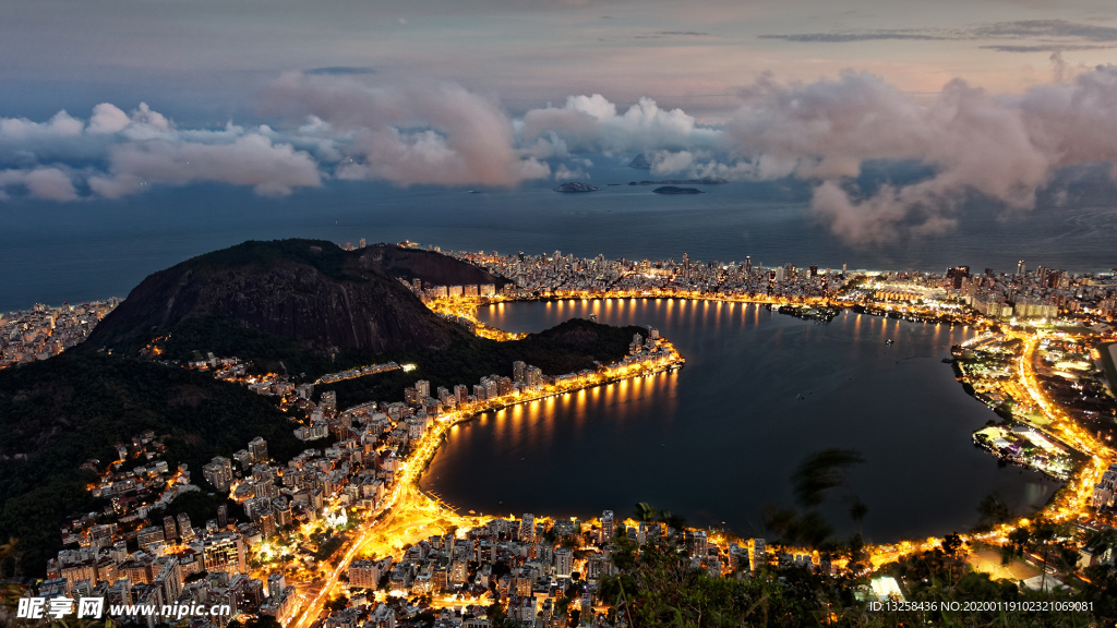 城市夜景燈光湖泊風(fēng)景