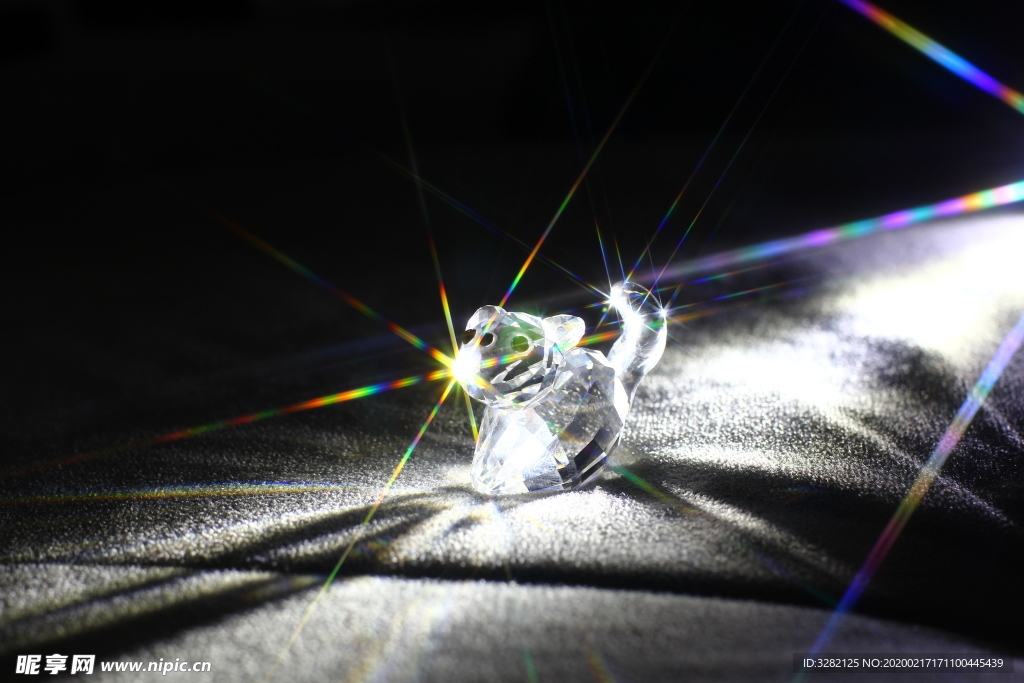单灯微距摄影之施华洛世奇水晶猫