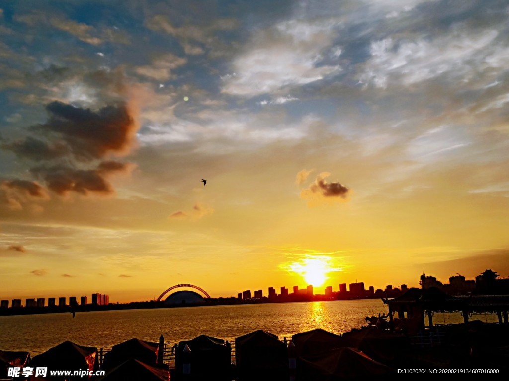 夕陽(yáng)