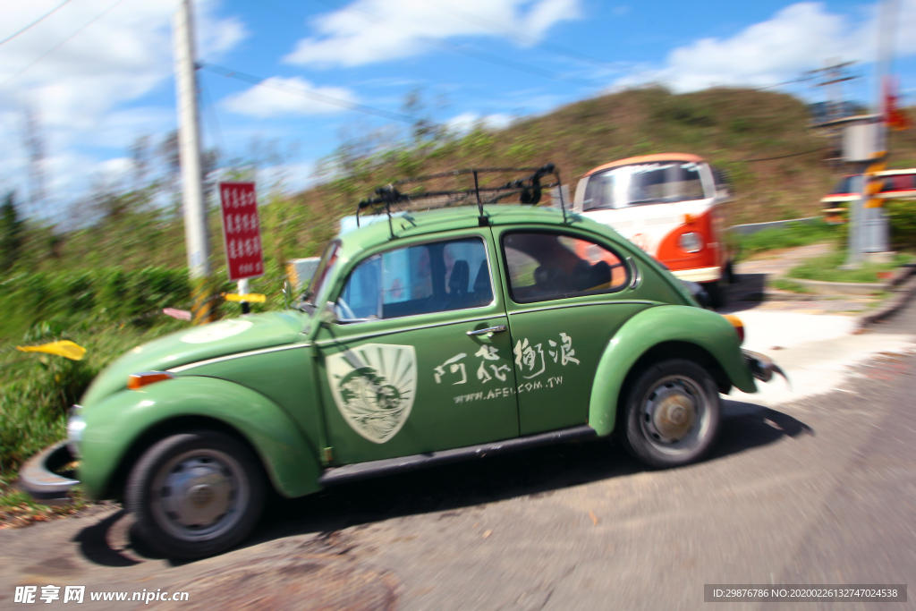 复古绿色大众甲壳虫汽车
