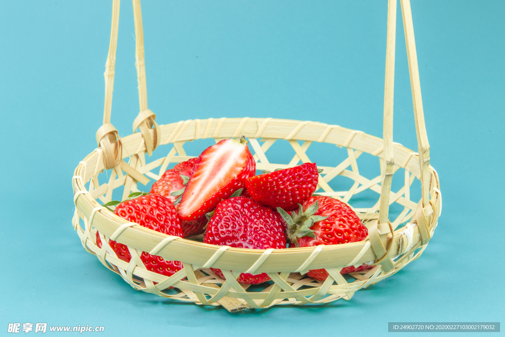 果篮草莓水果