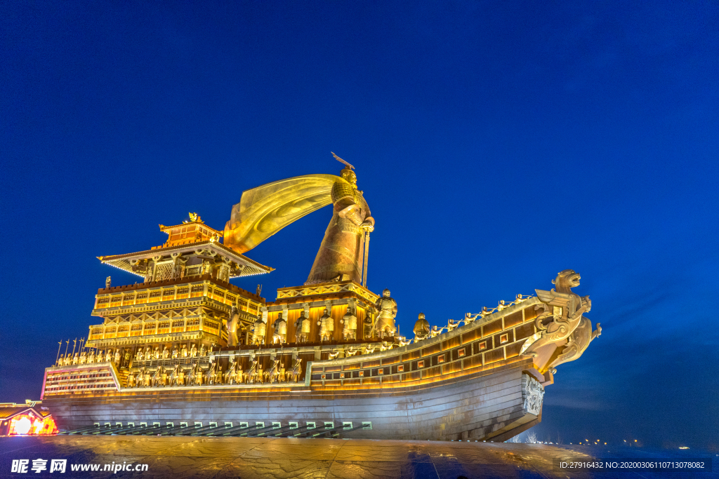 西安昆明池漢武帝雕像夜景