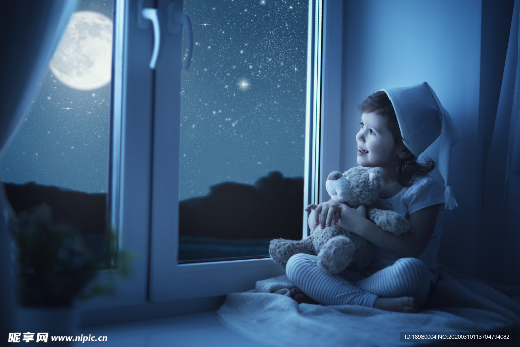 儿童透过窗户看星空高清图