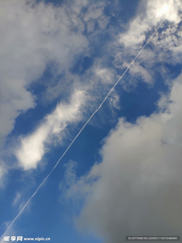高空的白線