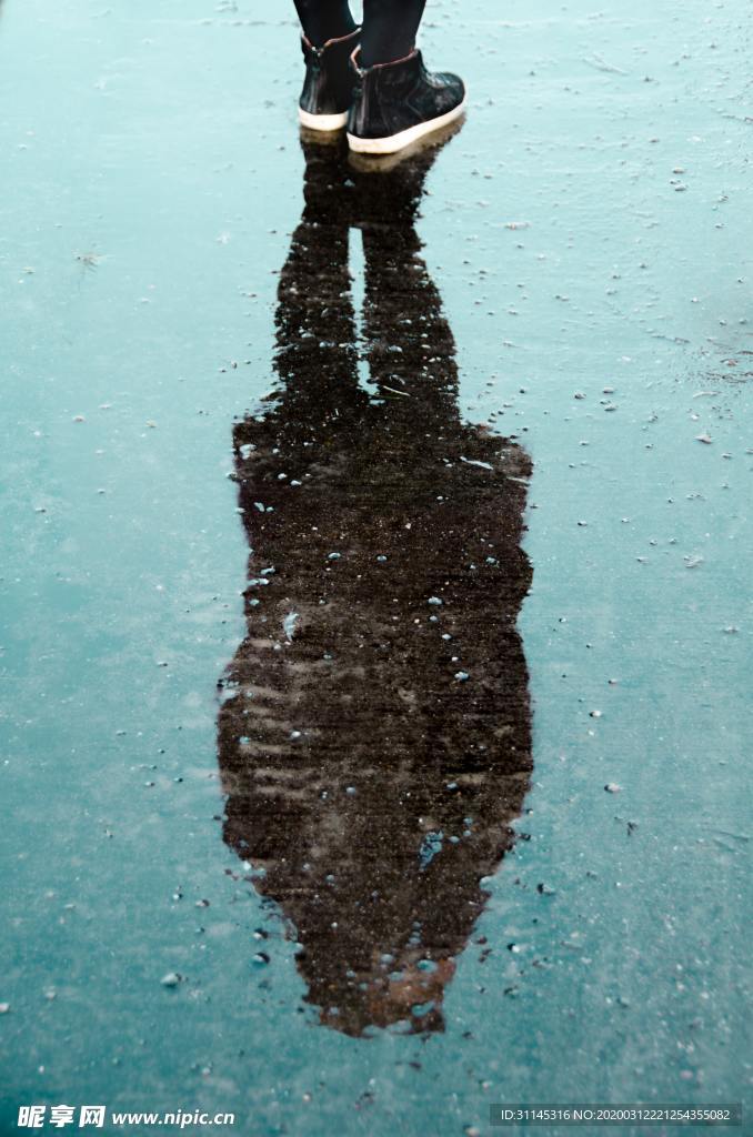 雨天的倒影
