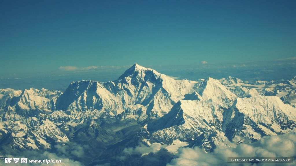 群山雪山天空云彩風景