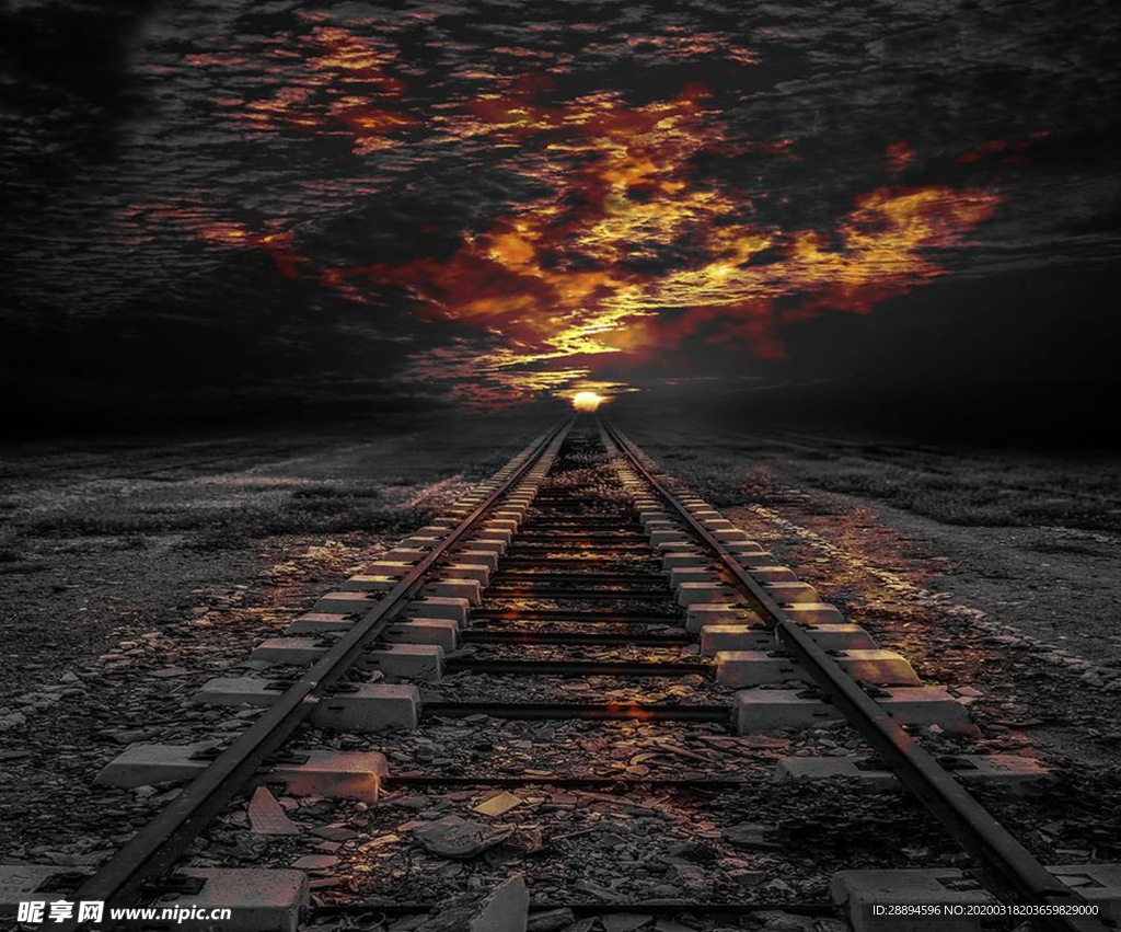 火車軌道自然 天空 霧 山