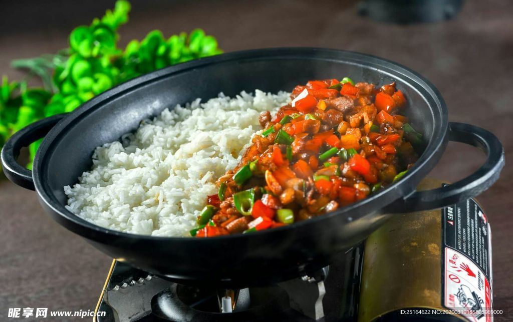鹵肉拌飯
