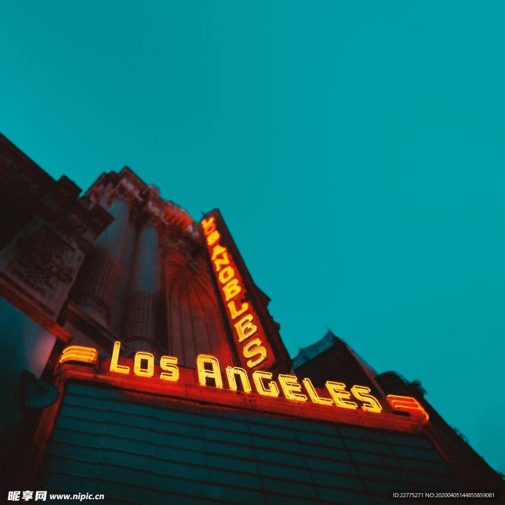 洛杉矶城市灯牌仰视