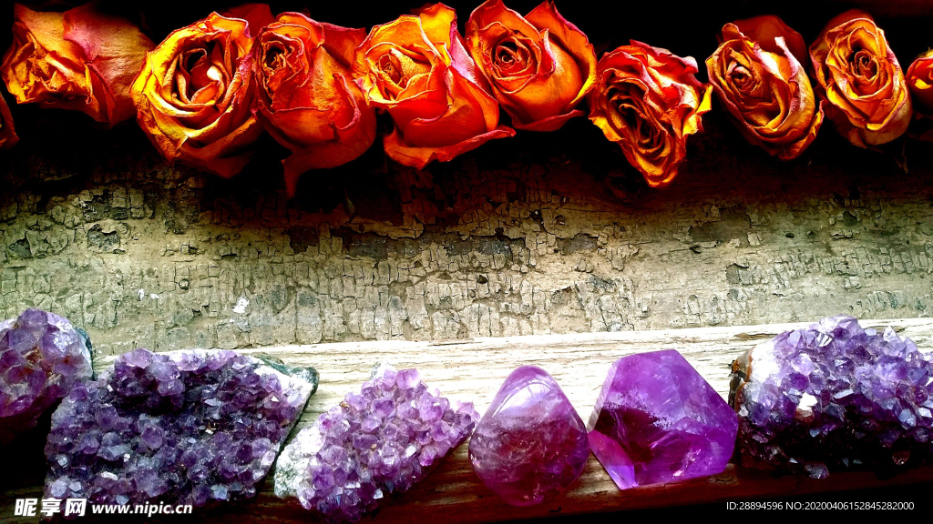 玫瑰和紫水晶晶体