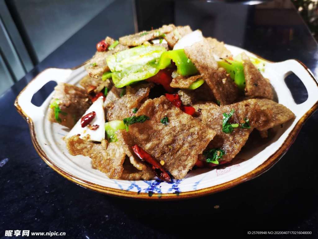 中國(guó)傳統(tǒng)美食炸皮渣
