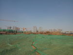 绿网覆盖的建筑工地