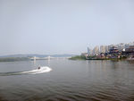 江边城市美景