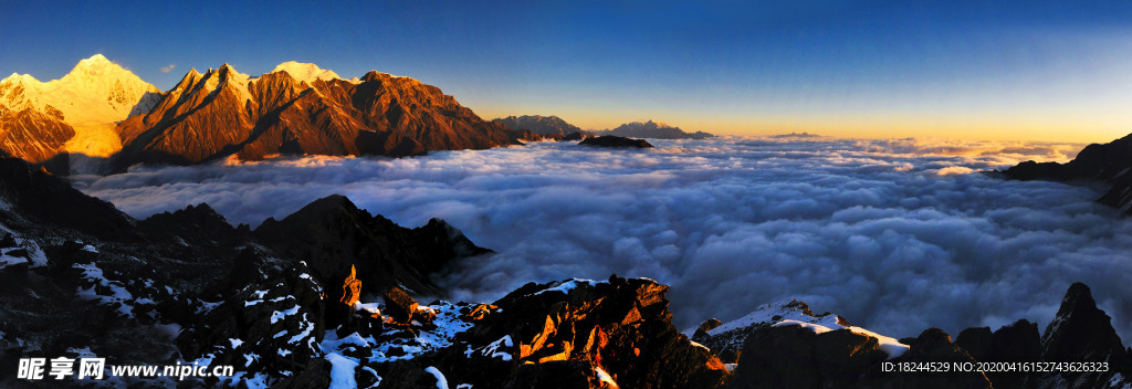 群山 天空