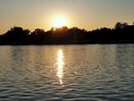 水映夕陽(yáng)