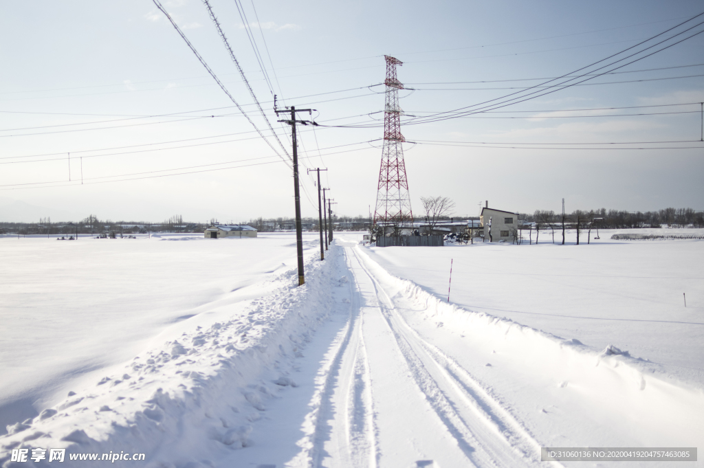 白色藍天雪景海報