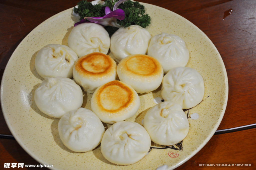 特色灌湯煎包