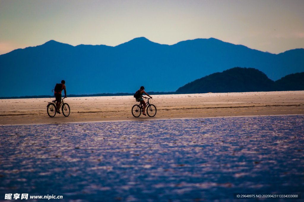自行车运动 骑行 湖泊 绿道