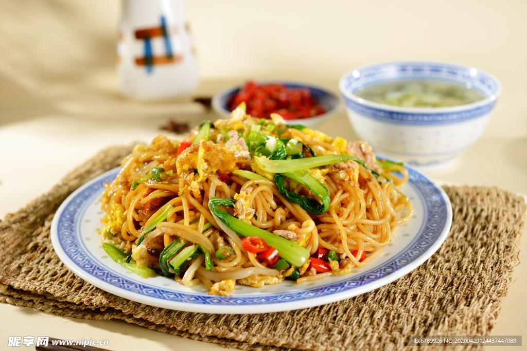 雞蛋肉絲炒粉