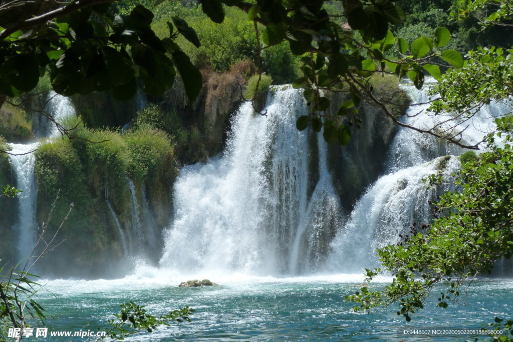 大自然山水瀑布风景图片
