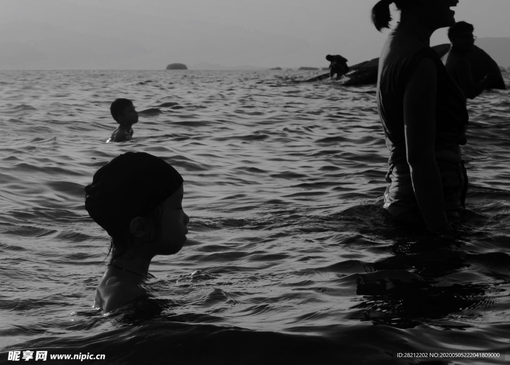 海邊游泳