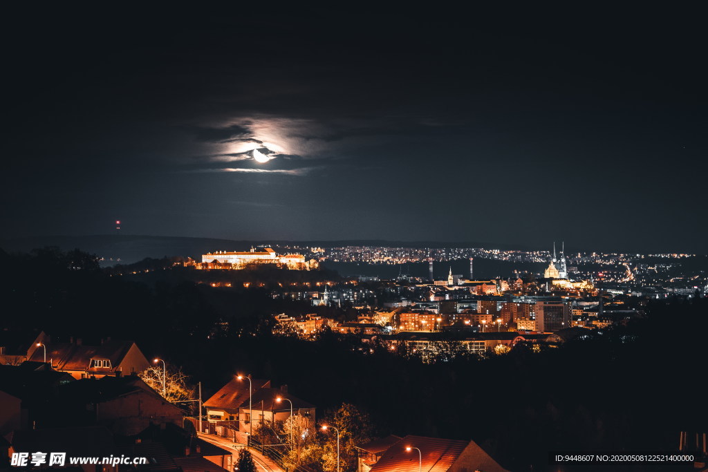 城市燈光璀璨夜景圖片