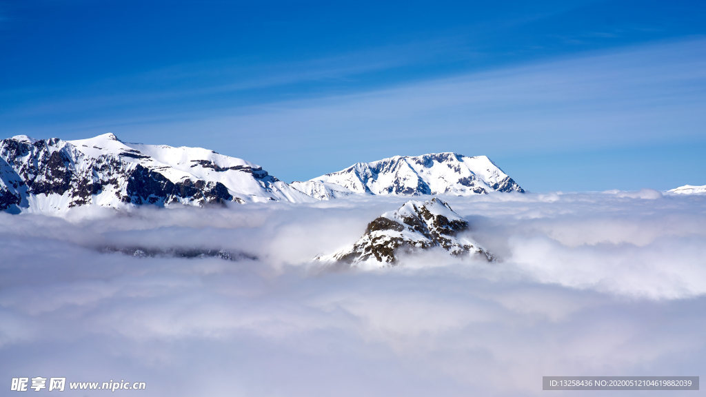 雪山白云天空云彩风景