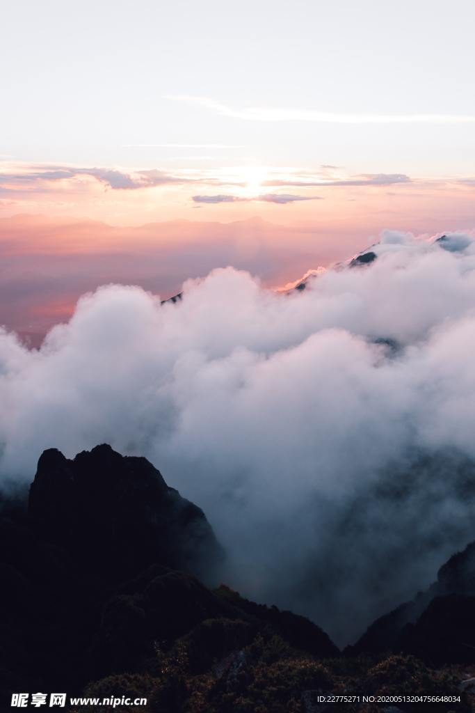 云層山峰