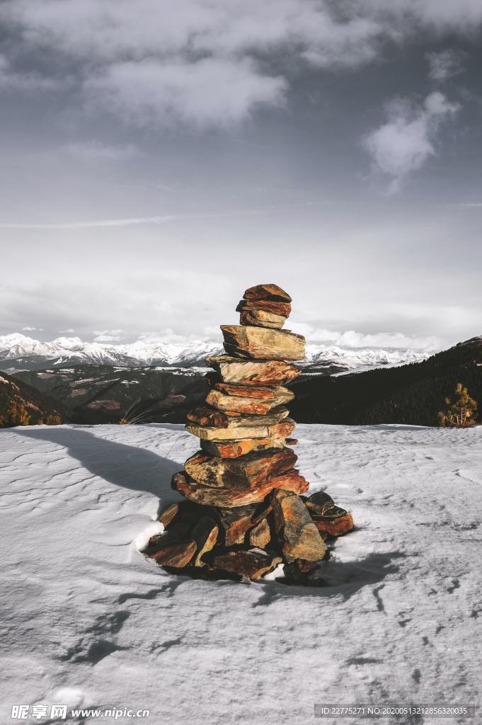 雪山石頭堆疊