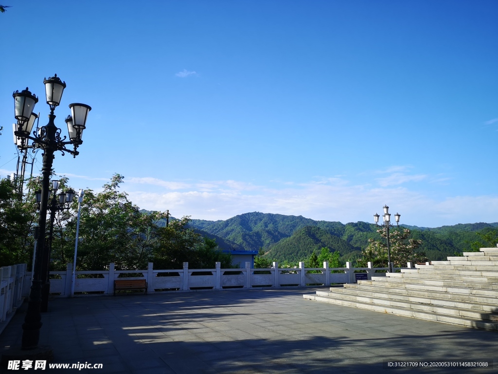 云不深知處