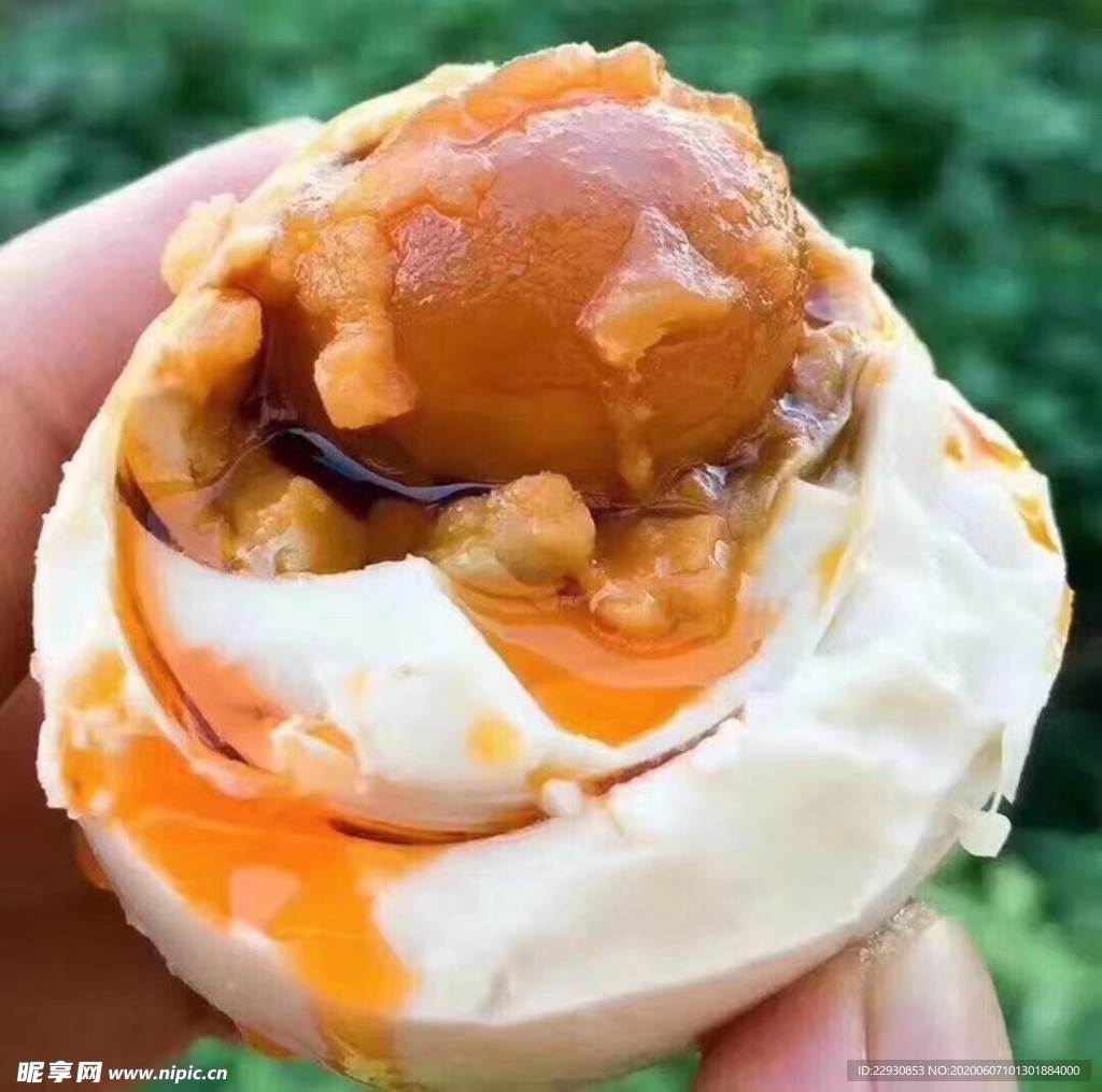 流油咸鴨蛋